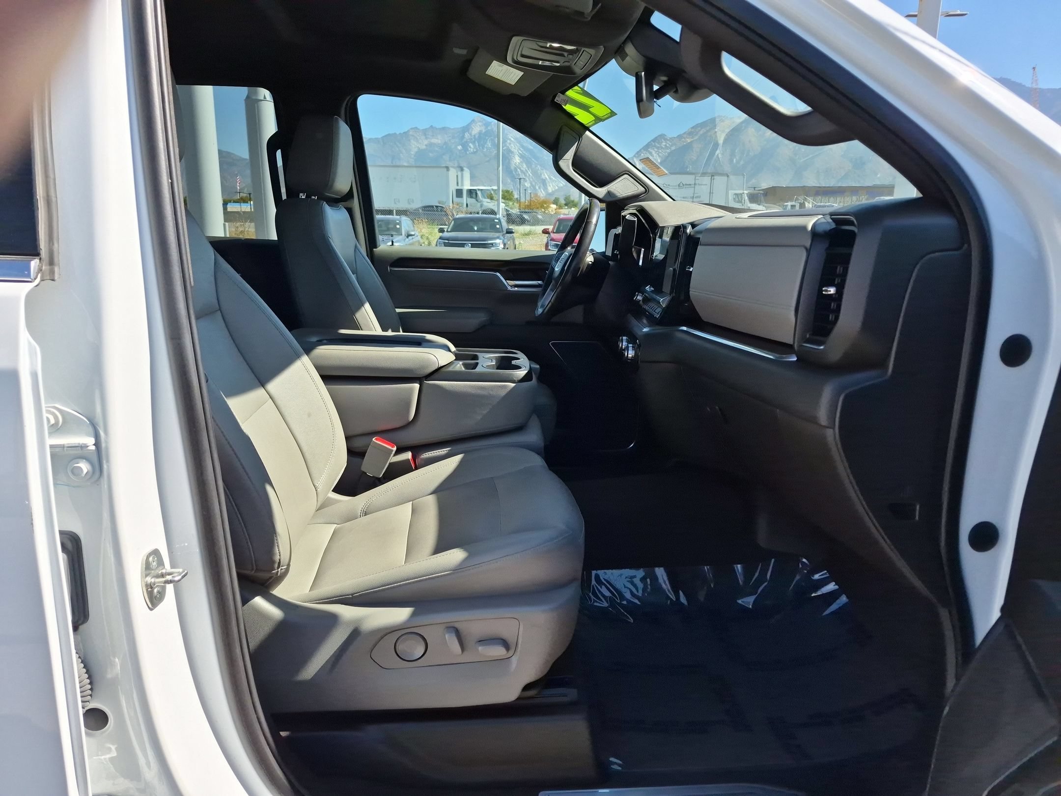 Used 2022 Summit White GMC SLT image 30
