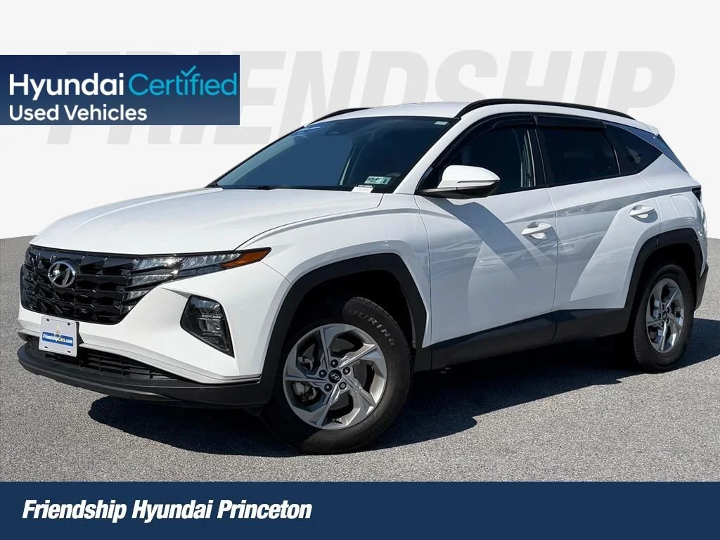 Used 2023 White Hyundai SEL image 1
