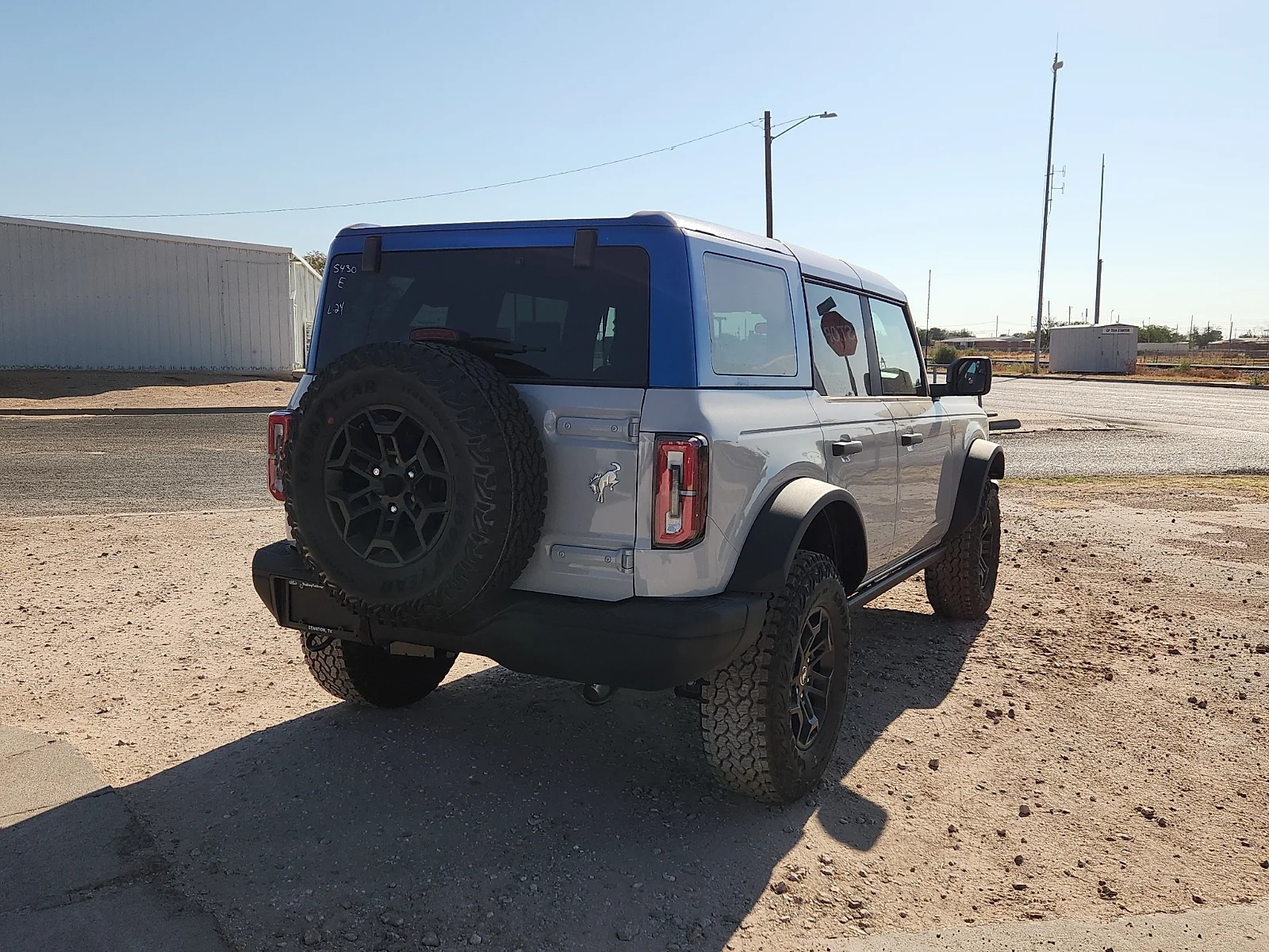 New 2026 Avalanche Gray Ford Badlands image 7