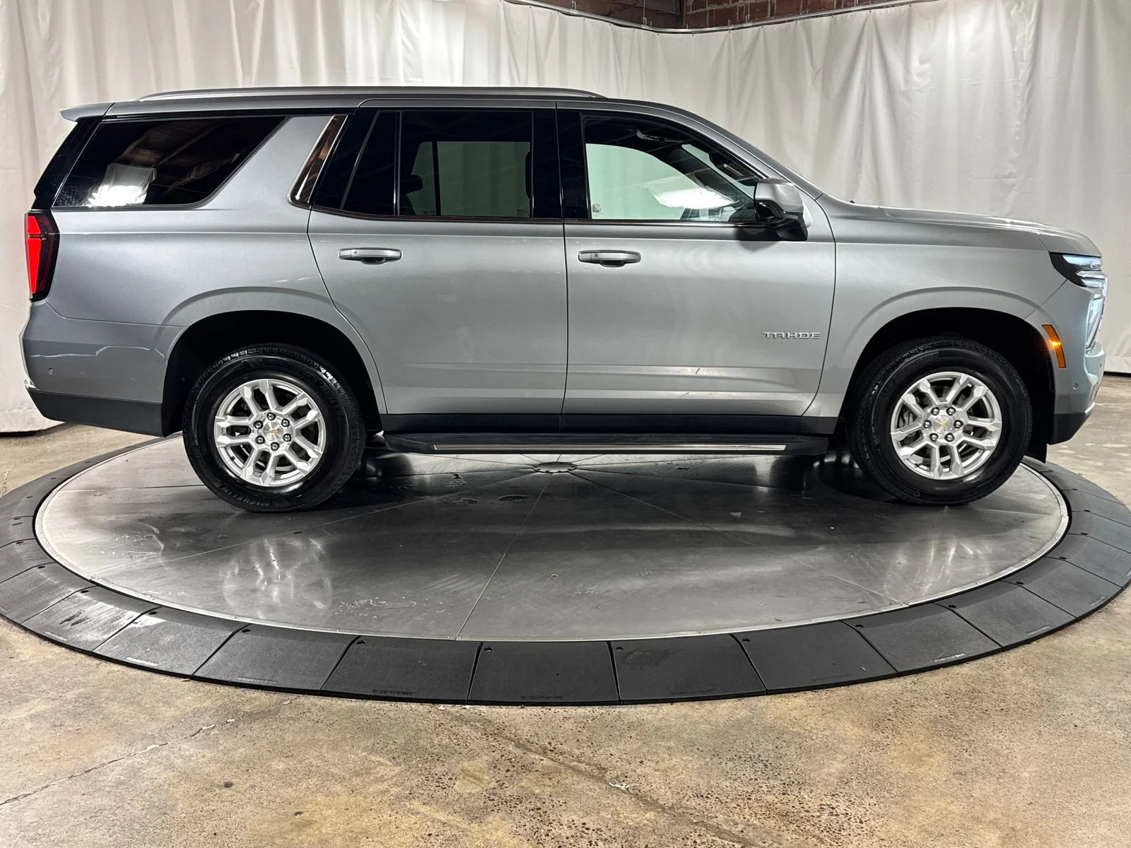 Used 2025 Gray Chevrolet LT image 6