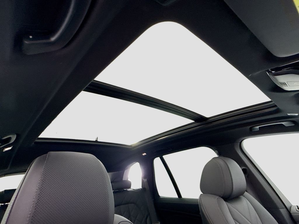 New 2026 Black Sapphire Metallic BMW sDrive40i image 17