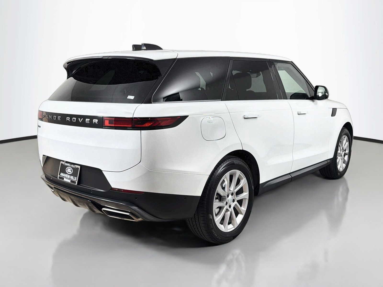 Certified Used 2025 Fuji White Land Rover SE image 4