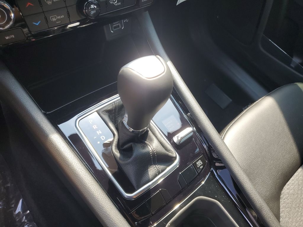 New 2026 Hydro Blue Pearlcoat Jeep Latitude image 17