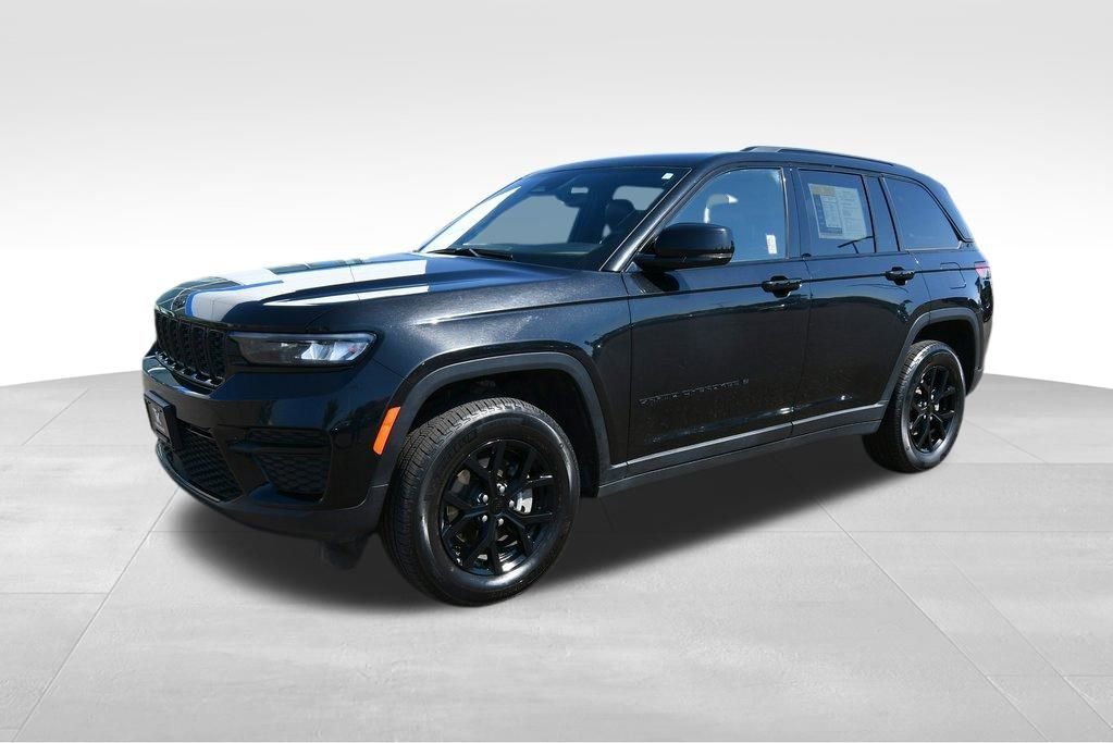 Used 2024 Jeep Grand Cherokee Altitude with VIN 1C4RJHAG5R8542899 for sale in North Branch, Minnesota