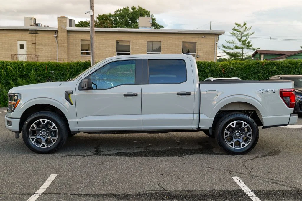 Used 2024 Avalanche Ford STX image 4