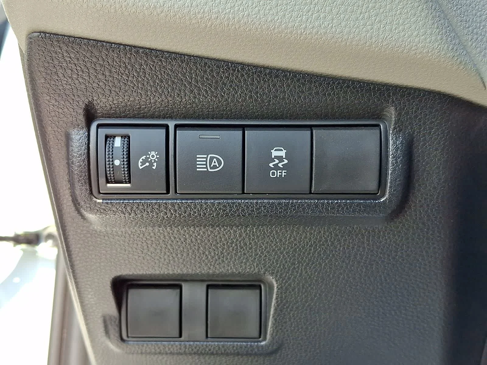 Certified Used 2026 Wind Chill Pearl Toyota LE image 28