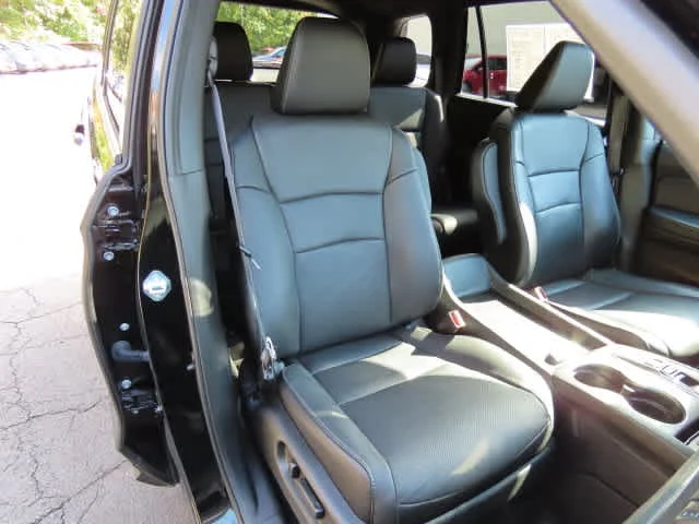 Certified Used 2023 Crystal Black Pearl Honda EX-L image 16