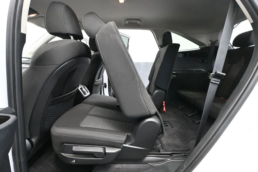 2023 Kia Sorento LX - Photo 38
