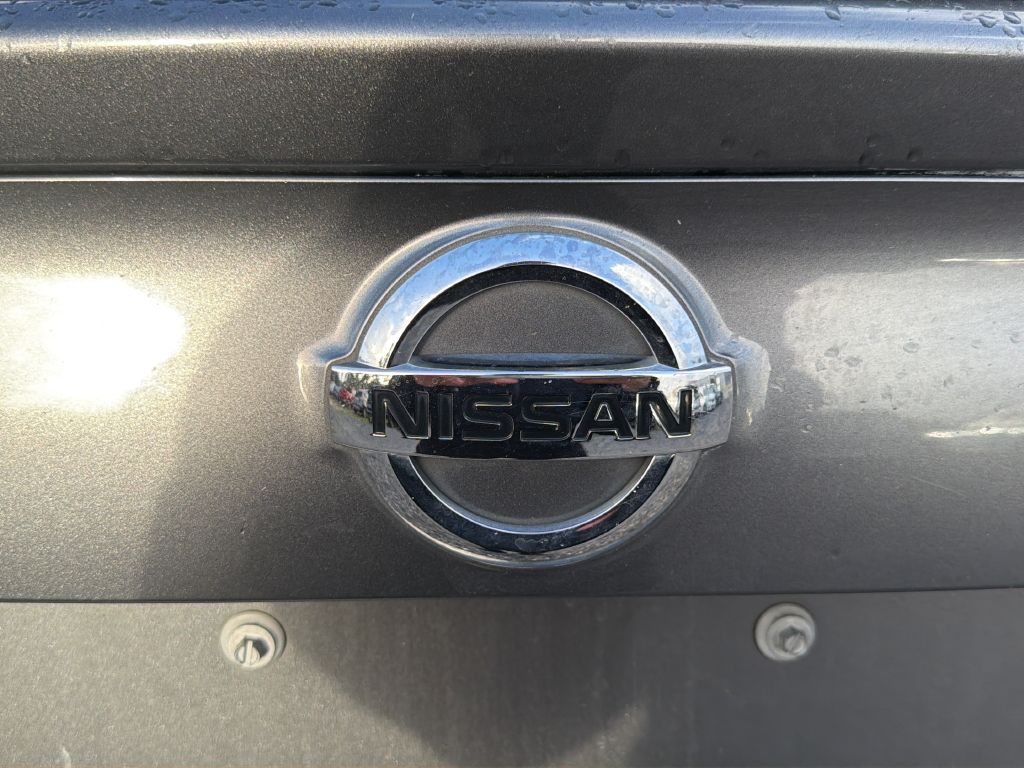 Used 2020 Gray Nissan S image 17
