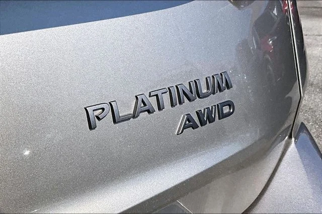 Used 2025 Gold Nissan Platinum image 21