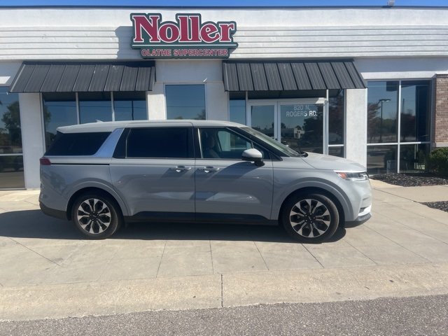 2024 Kia Carnival EX photo 2