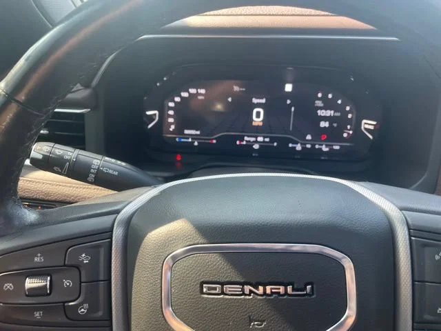 Used 2022 White Frost Tricoat GMC Denali image 14