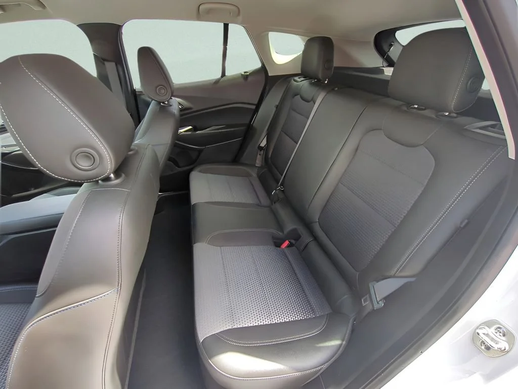 Used 2024 Summit White Chevrolet LT image 11