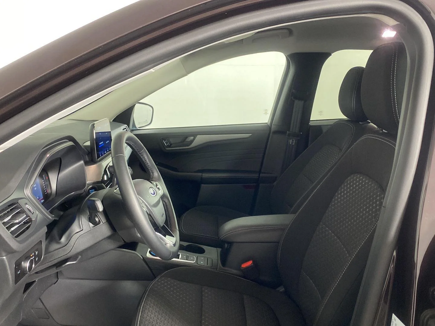 Used 2023 Cinnabar Red Ford Active image 16