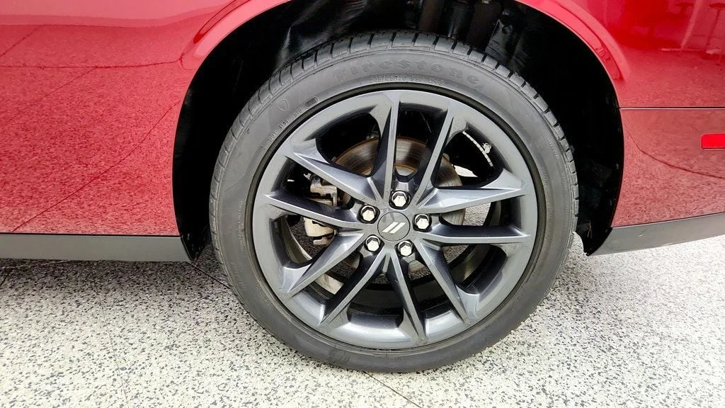 Used 2023 Octane Red Pearlcoat Dodge SXT AWD image 9