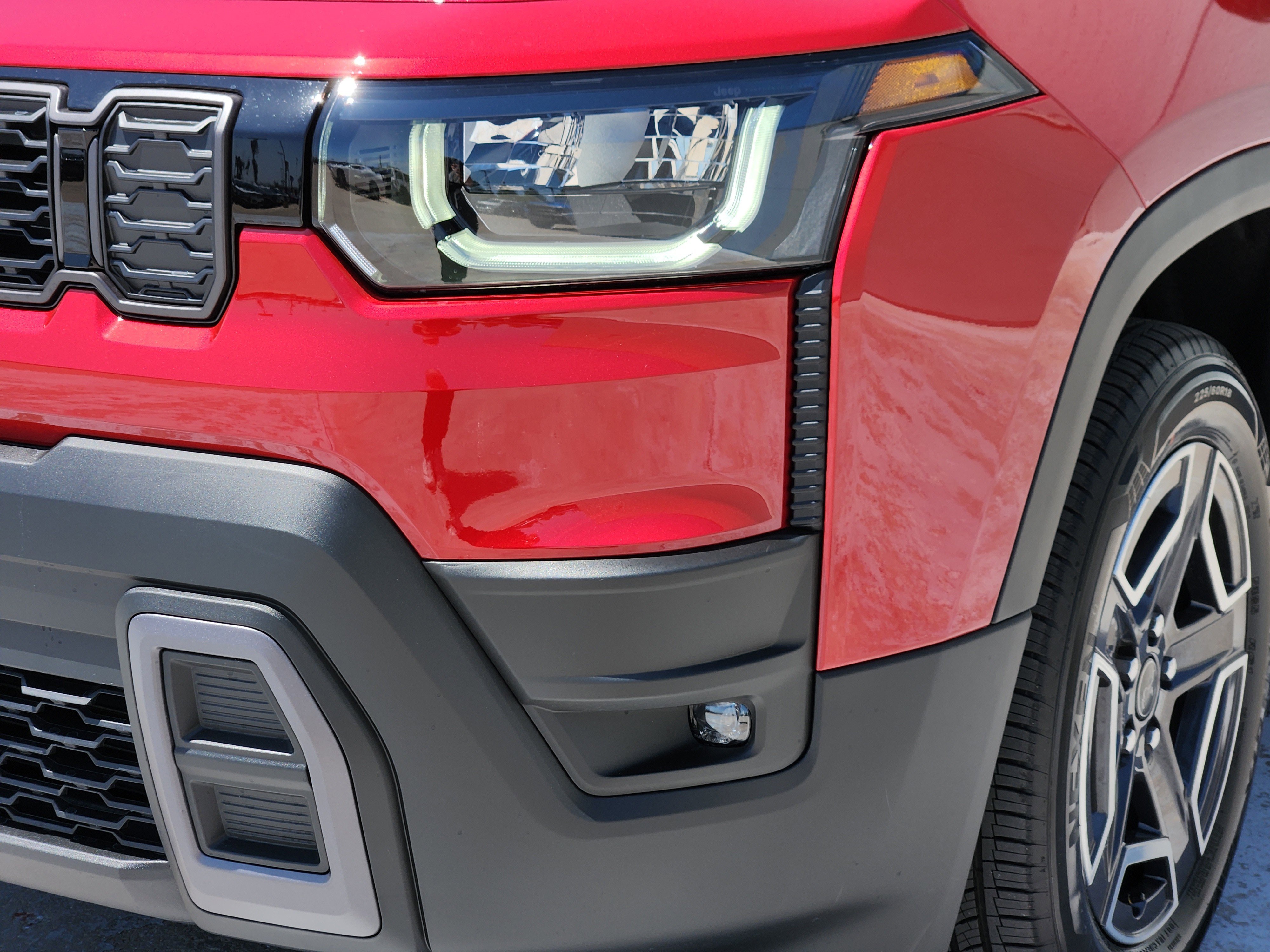 New 2026 Red Hot Pearl-Coat Exterior Paint Jeep Laredo image 6