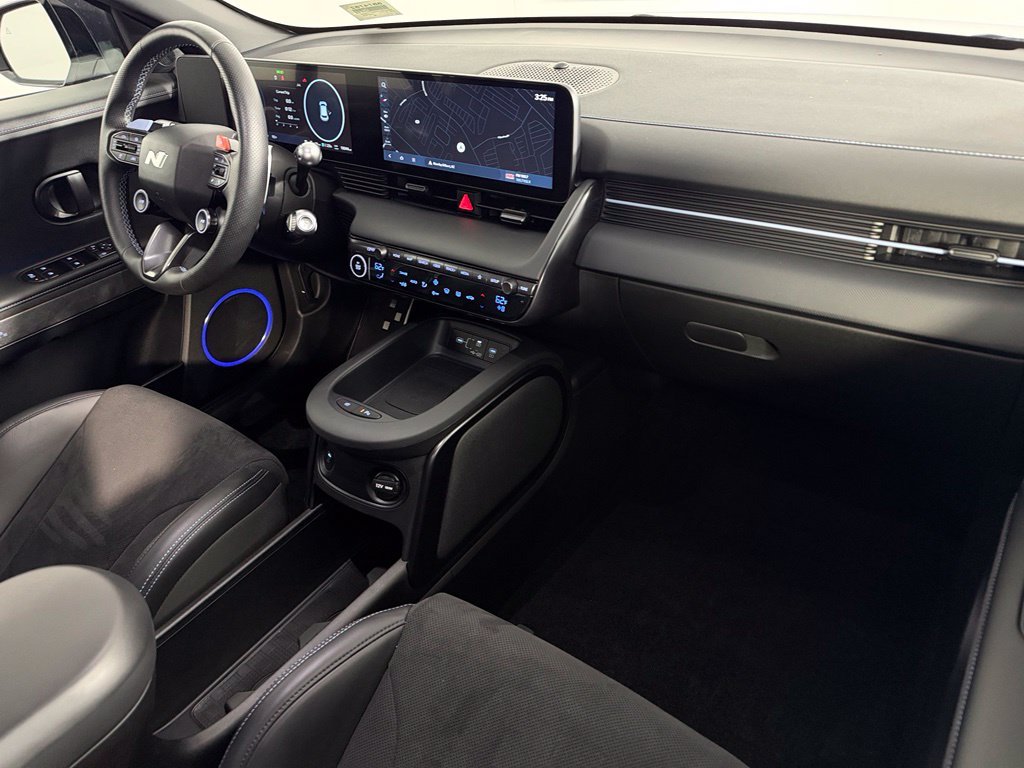 Used 2025 White Hyundai Base image 12