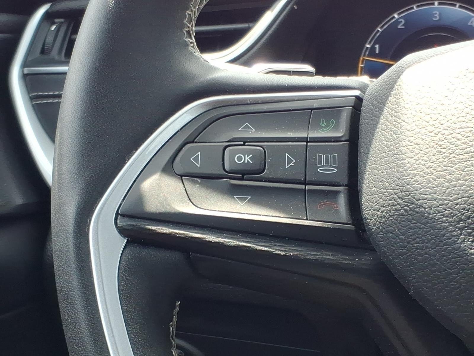Used 2023 Silver Zynith Jeep Altitude image 26