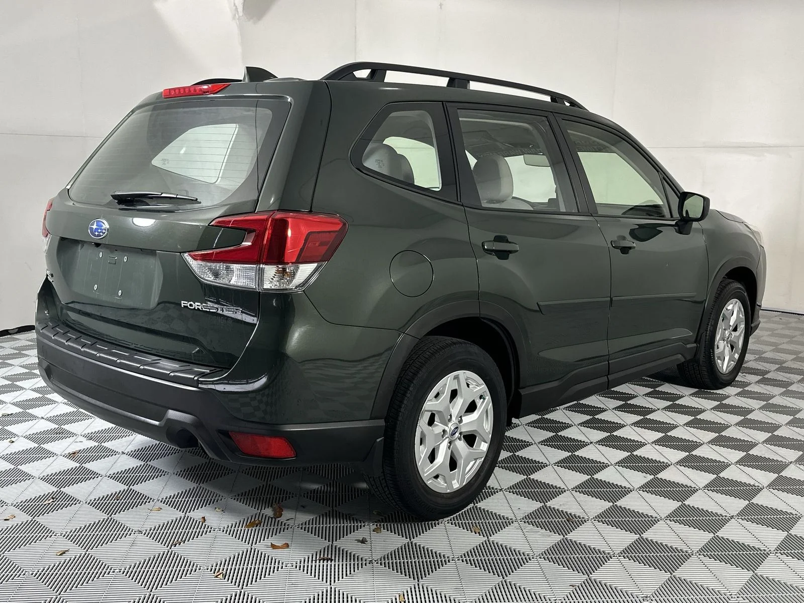 Used 2023 Green Subaru Base image 8
