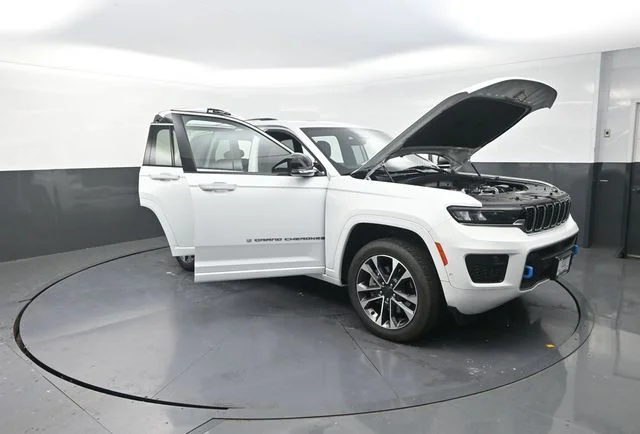 Used 2023 White Jeep Overland 4xe image 31