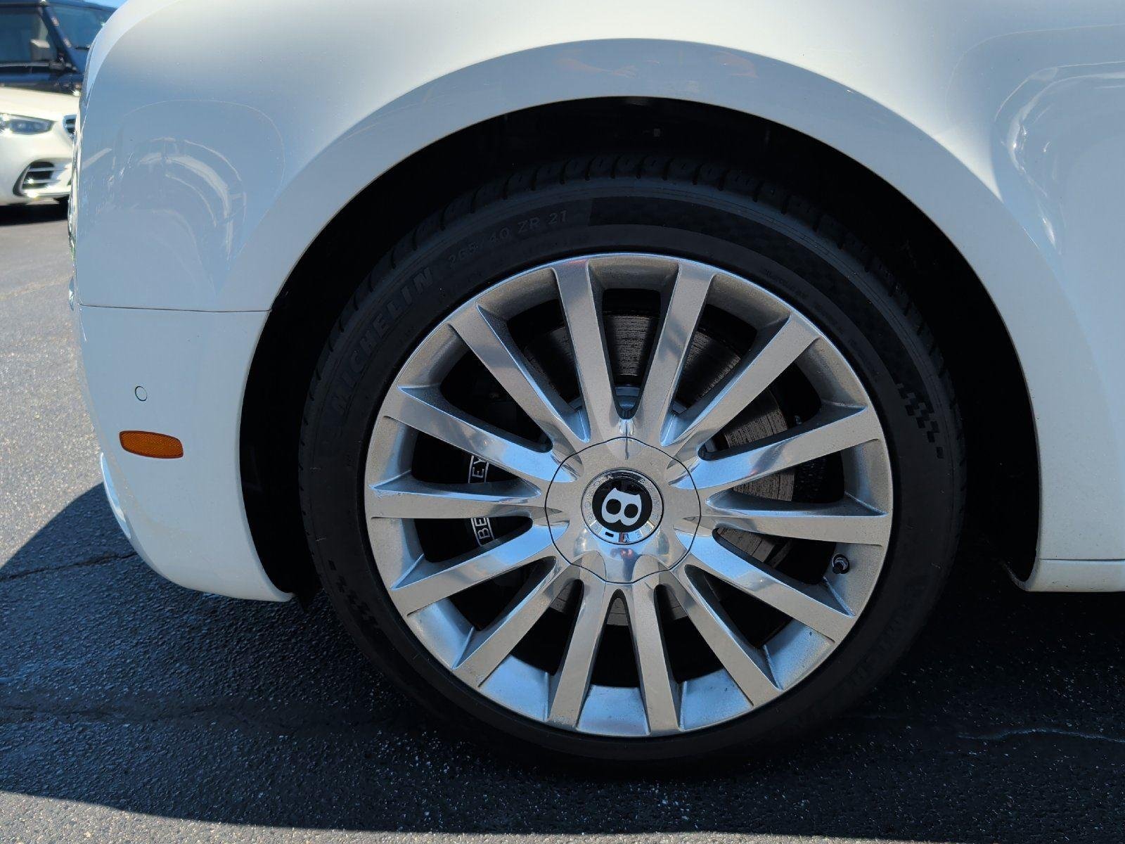 Used 2017 Glacier White Bentley Base image 6