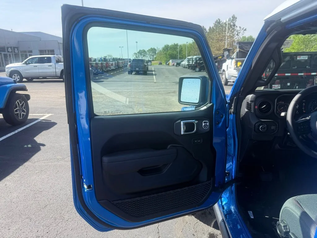 New 2026 Hydro Blue Pearl-Coat Exterior Paint Jeep Rubicon image 14