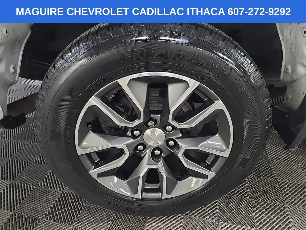 Used 2022 White Chevrolet LT image 13