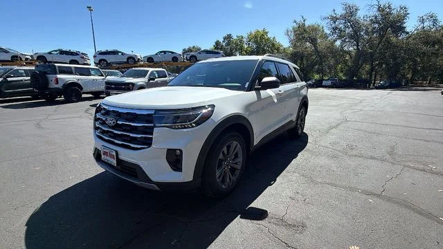 New 2027 White Ford 4DR 4WD ACTIVE image 1