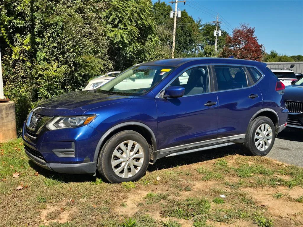 Used 2018 Blue Nissan S image 2