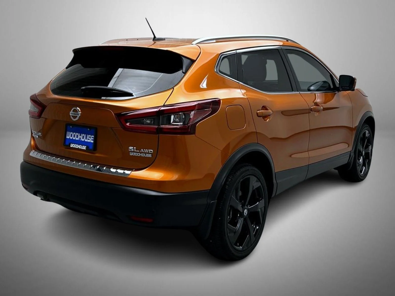 Used 2022 Orange Nissan SL image 5