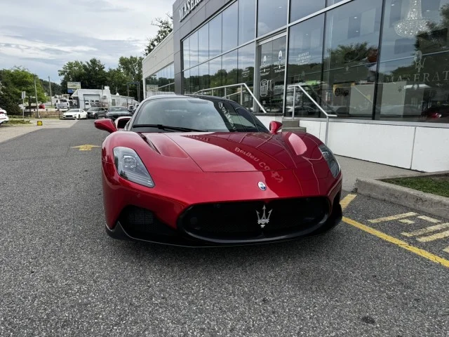 Used 2022 RED Maserati  image 3