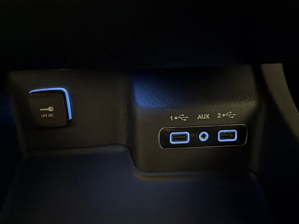Used 2020 Reactor Blue Pearlcoat Dodge SXT image 6