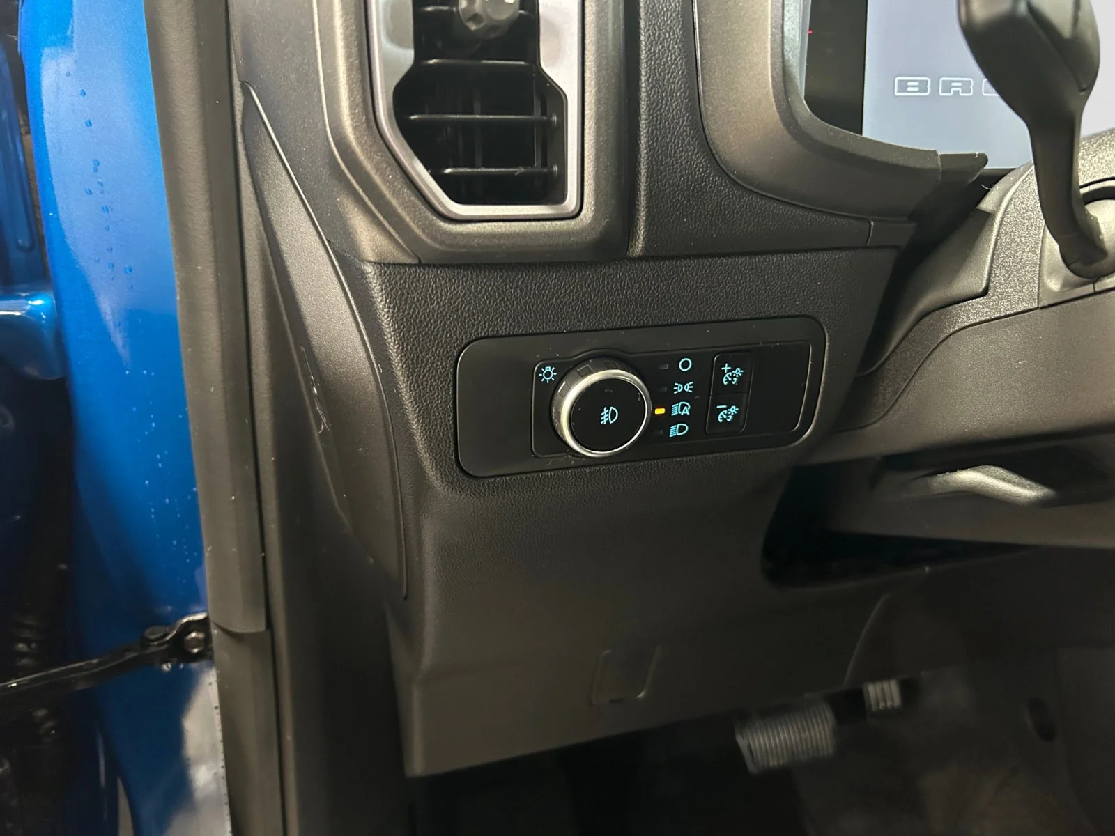New 2026 Velocity Blue Metallic Ford Outer Banks image 15