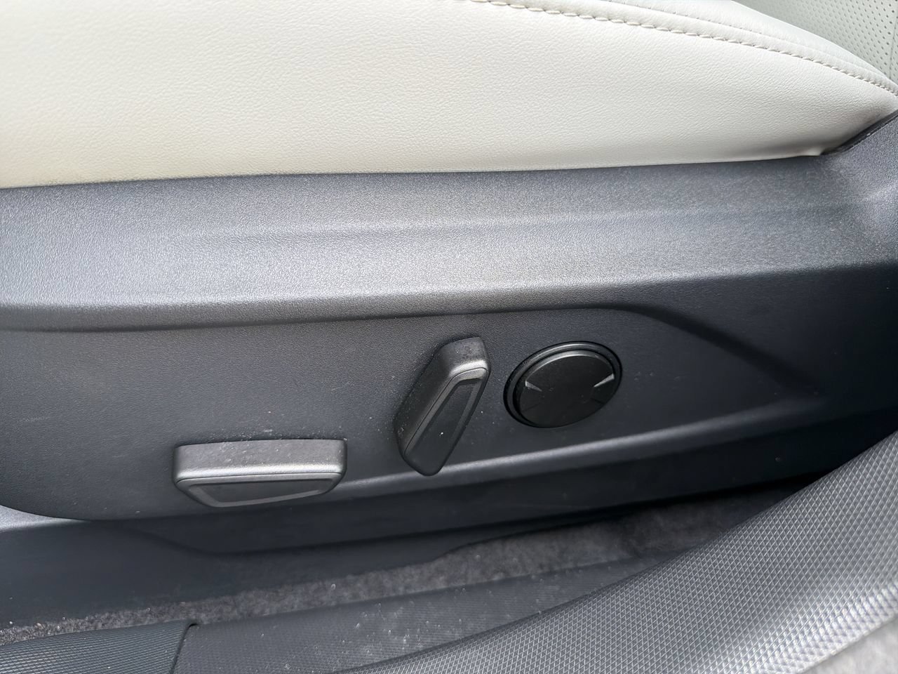 Certified Used 2023 Gray Metallic Ford Premium image 18
