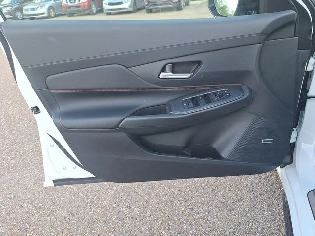 New 2026 Aspen White TriCoat / Super Black Two-tone Nissan SR image 10
