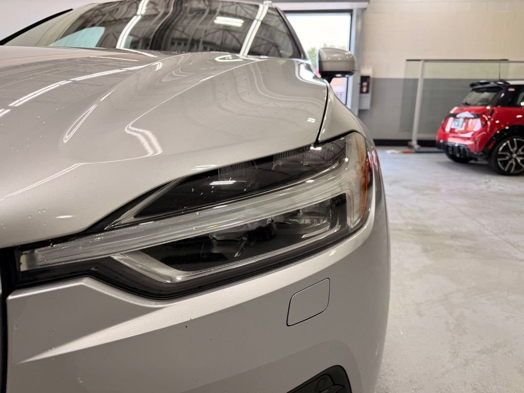 Used 2020 Silver Volvo  image 9