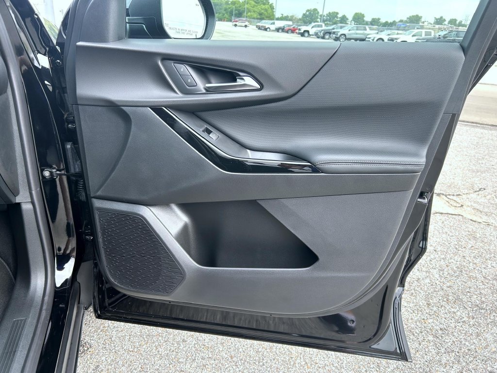 New 2027 Mosaic Black Metallic Chevrolet LT image 15