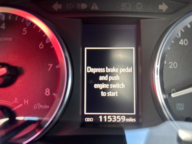 Used 2014 Silver Toyota XLE V6 image 3