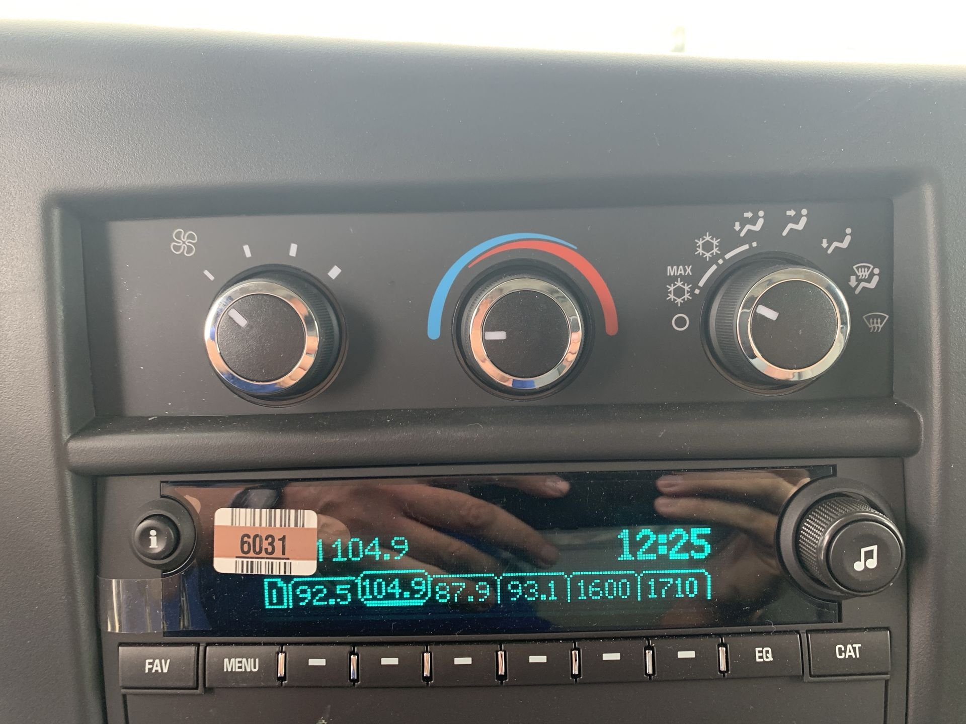New 2025 Summit White GMC 1WT image 30