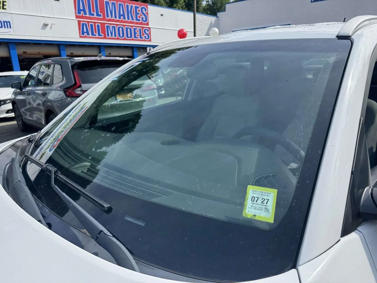 Used 2017 Winter White Hyundai Eco image 17