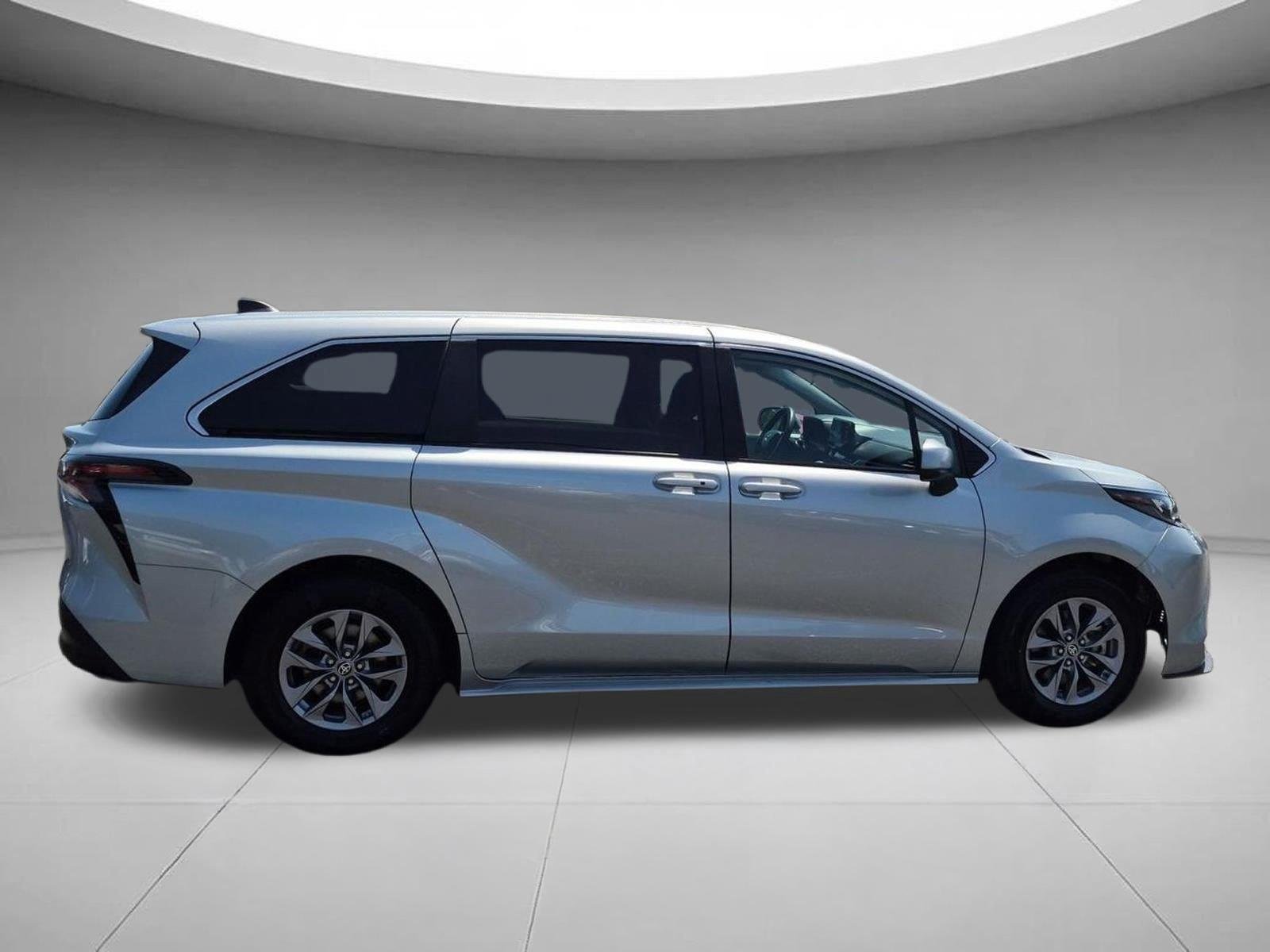 Used 2024  Toyota LE image 6
