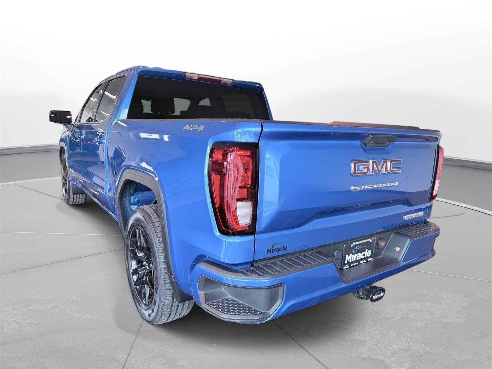 Used 2024 Dynamic Blue Metallic GMC Elevation image 5