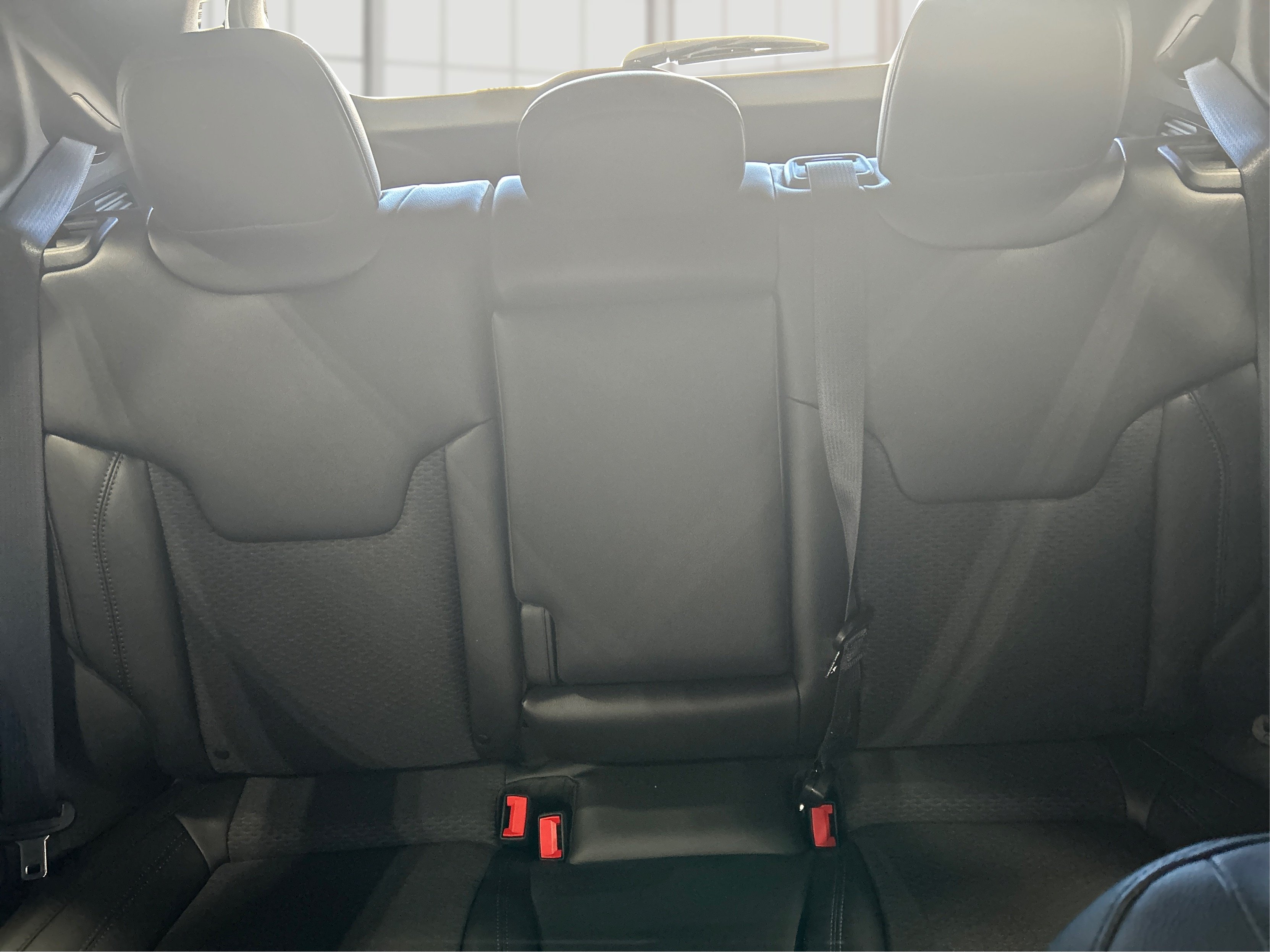 New 2026 Diamond Black Crystal Pearlcoat Jeep Latitude image 13