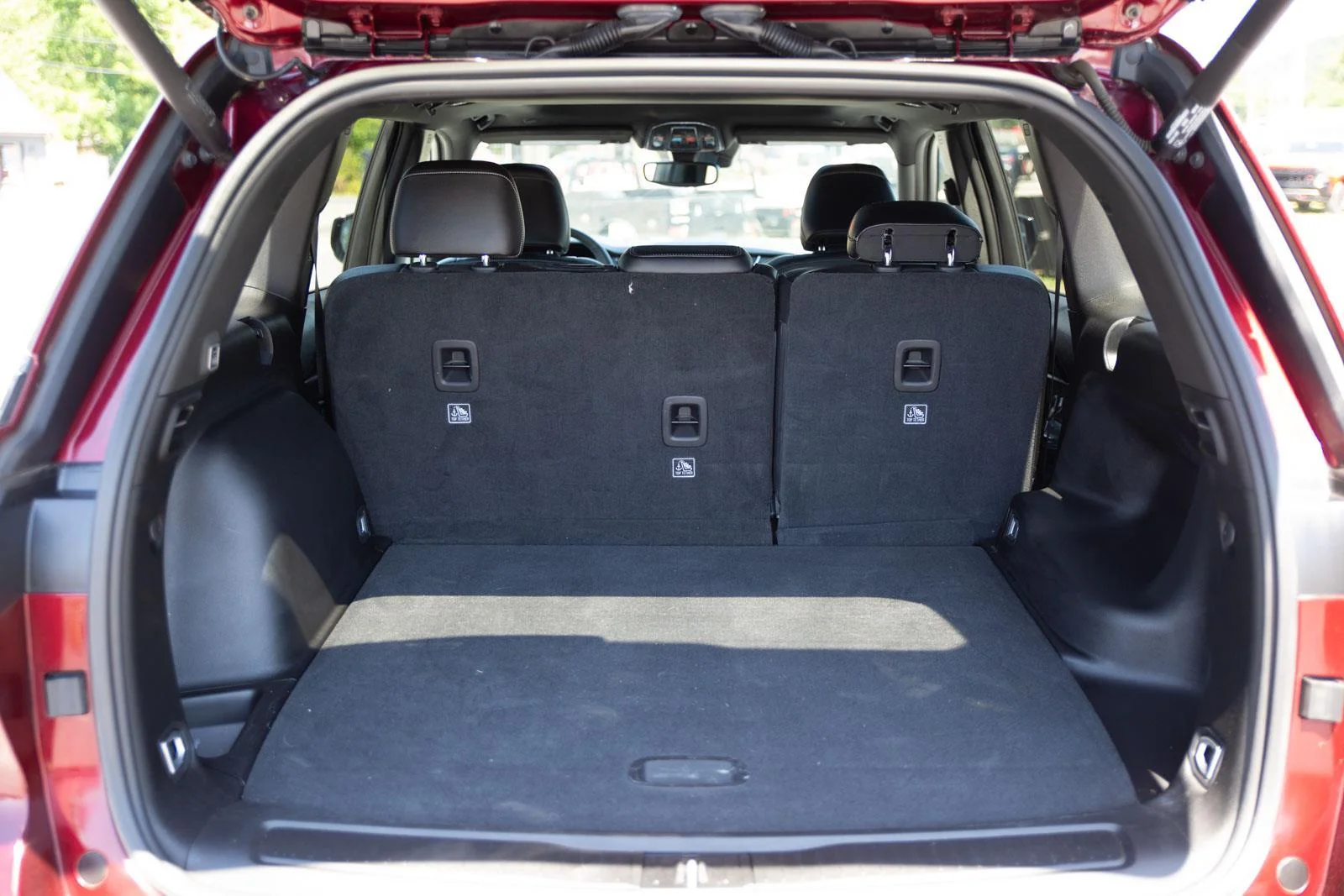 Used 2023 Velvet Red Pearlcoat Jeep Altitude image 25
