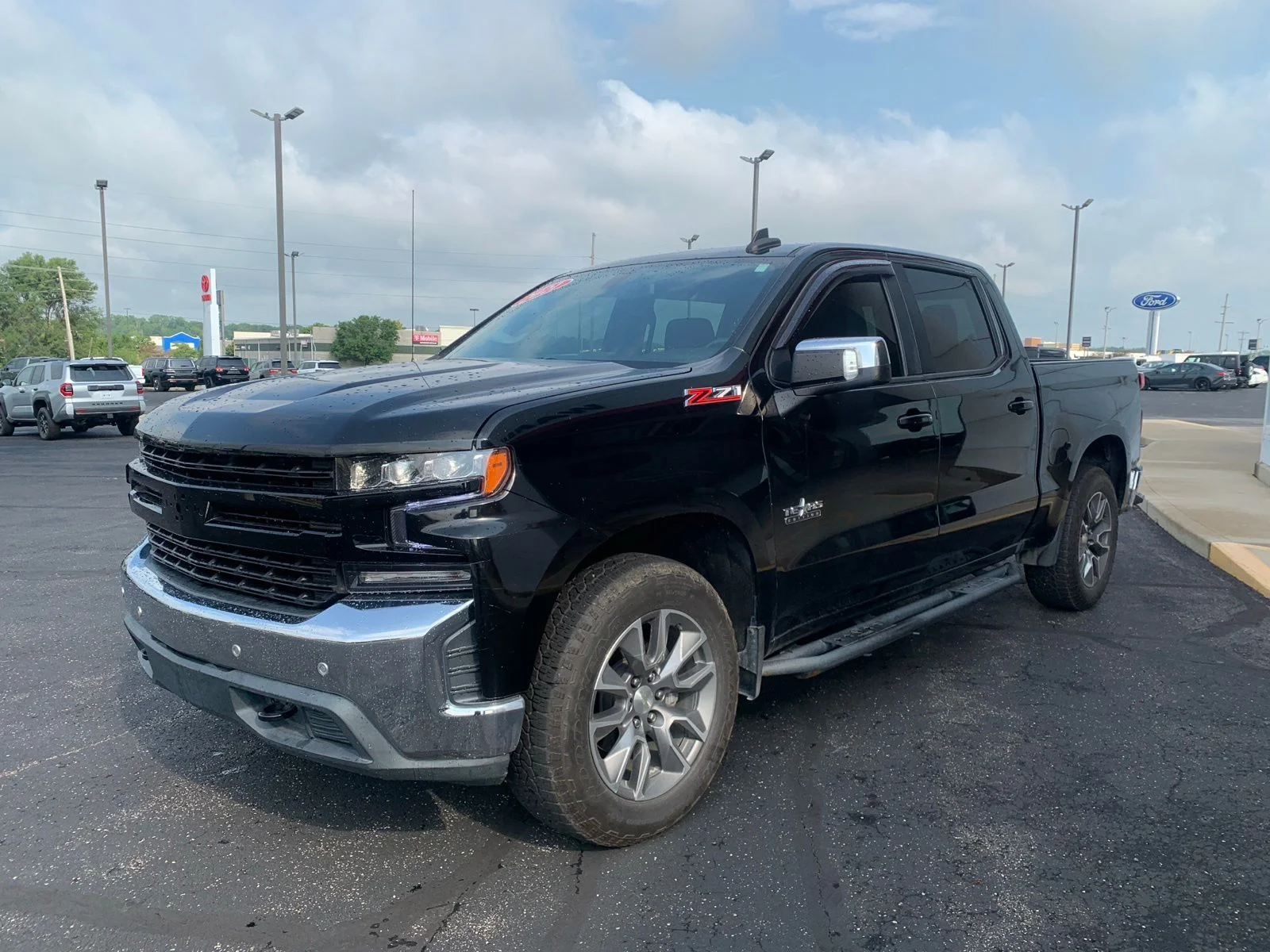 2021 Chevrolet Silverado 1500 LT - Photo 3