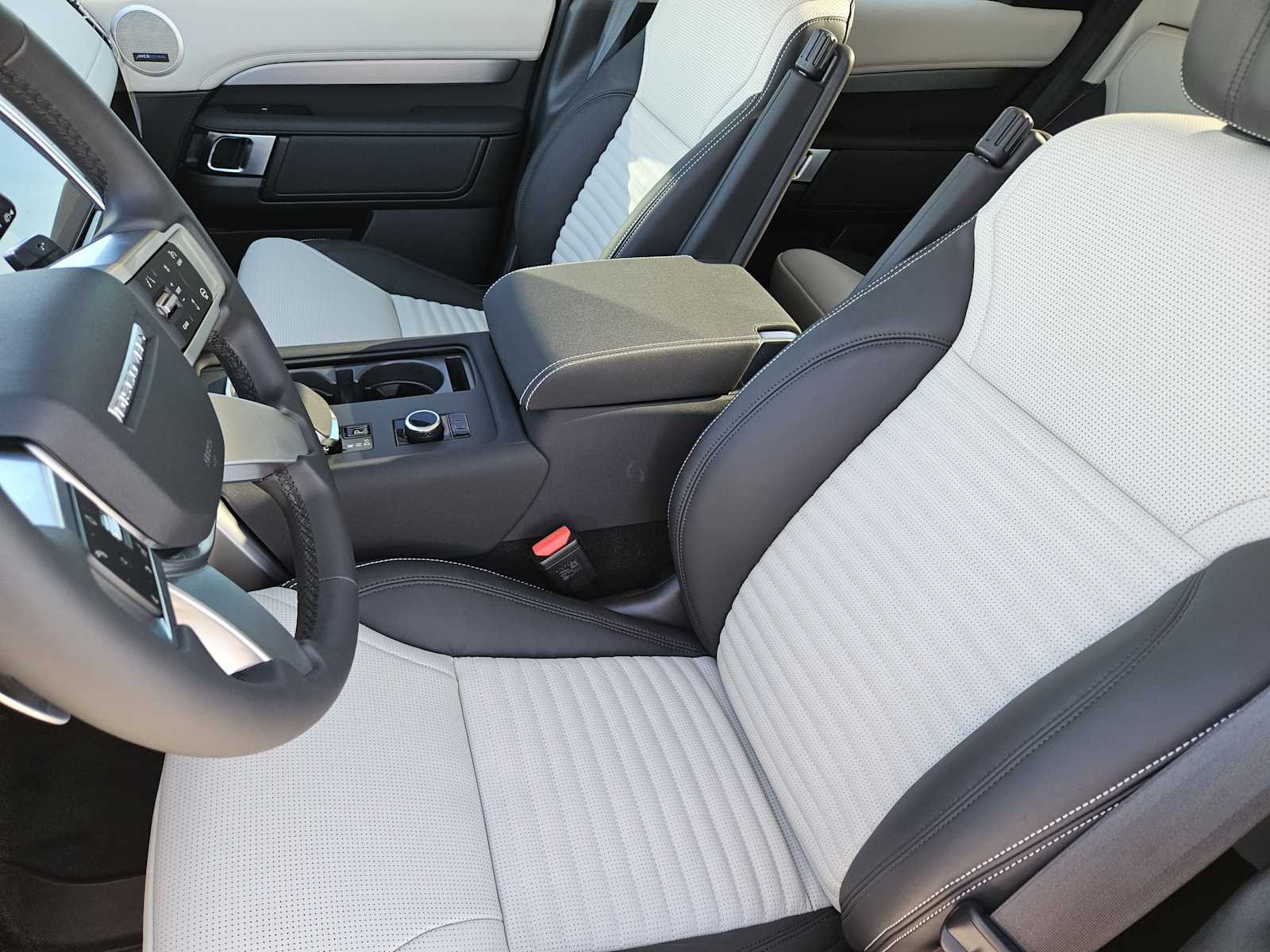 2026 Land Rover Discovery Gemini Edition - Photo 11