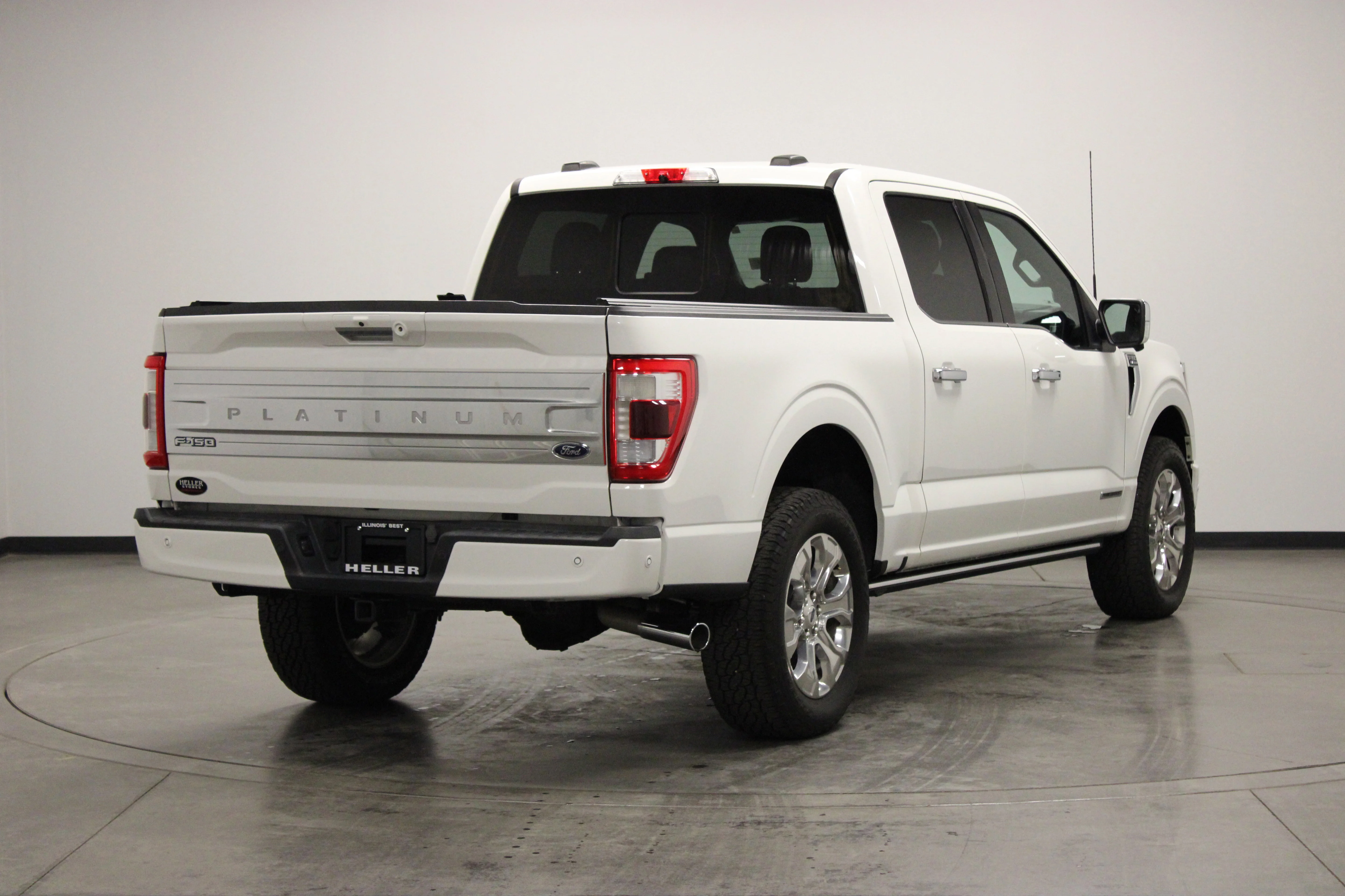 Used 2022 Star White Metallic Tri-Coat Ford Platinum image 8