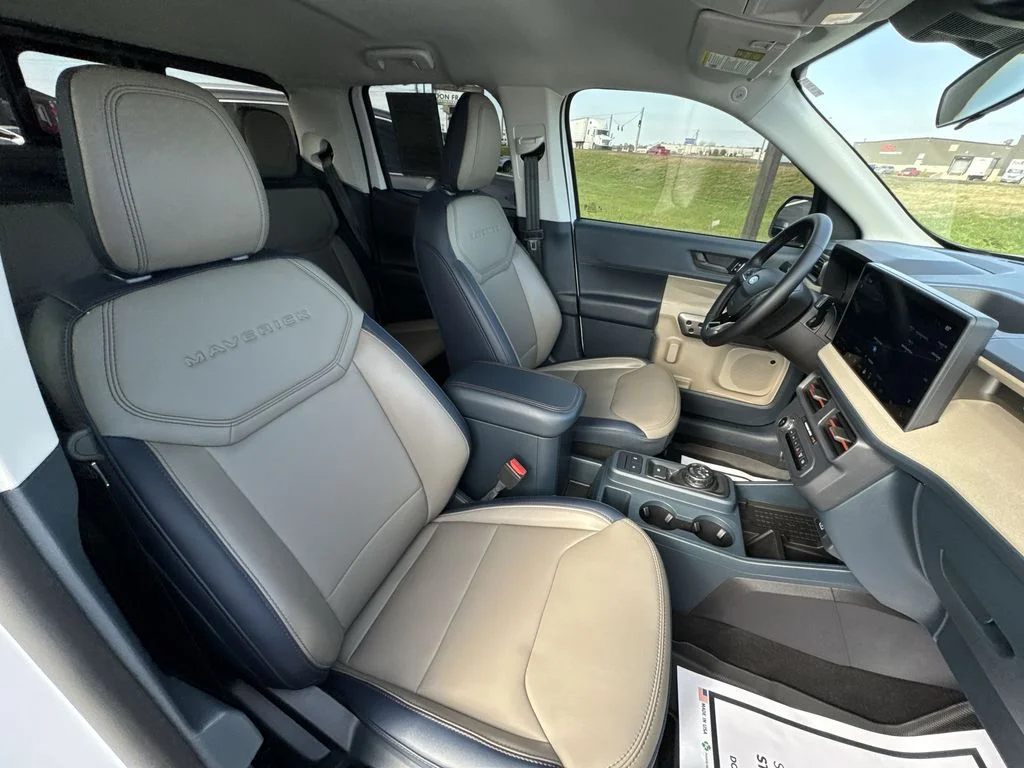 Used 2025 White Ford Lariat image 24