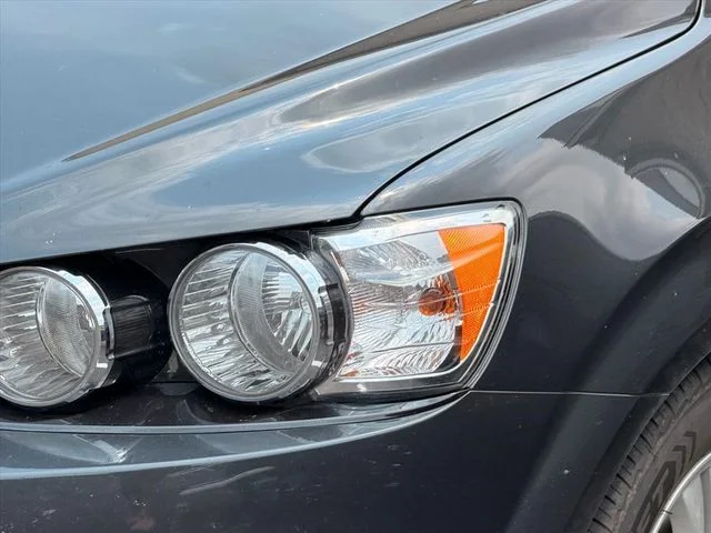 Used 2015 Gray Chevrolet LT image 6