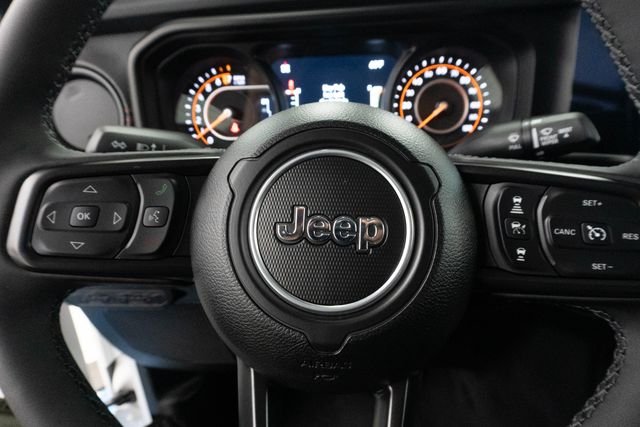 Used 2025 White Jeep Rubicon image 18